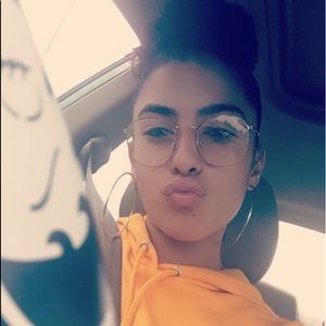 Meet your Posher, Nelly